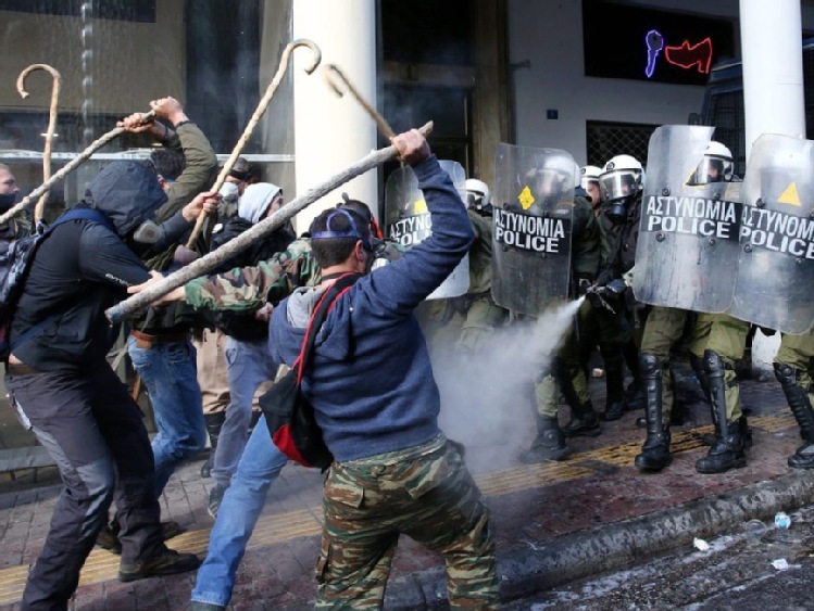 Grecja: starcia rolników z policją podczas protestu przeciwko reformom